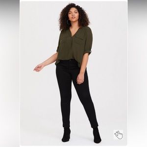 Torrid Size 2 (2X) Amber Olive Green Georgette Blouse 3/4 Sleeve.